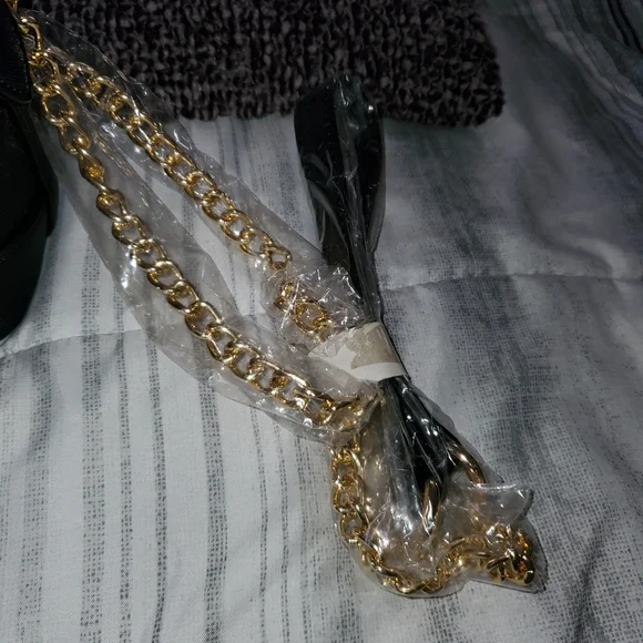 Woman's small black purse - Picture 2 of 4